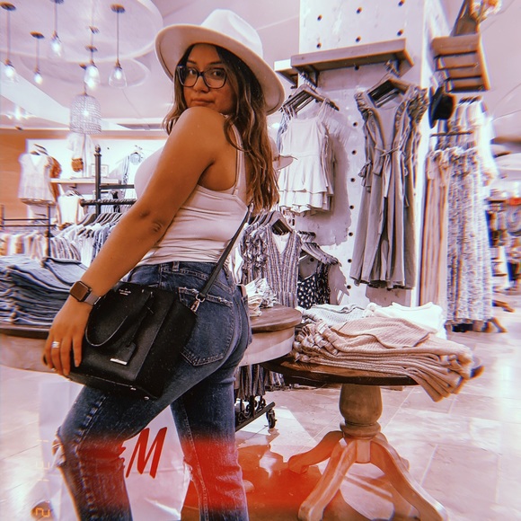 Meet your Posher, Lucy - Picture 4 of 4